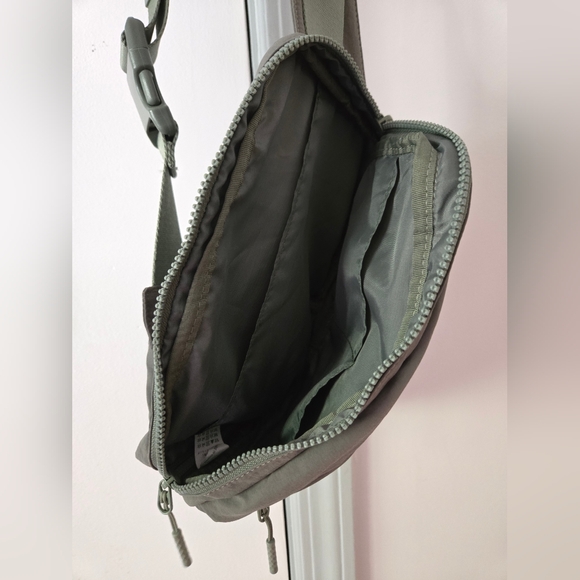 Iris & Rainbow Olive Green Crossbody Bag with Bottle Holder - Picture 7 of 11